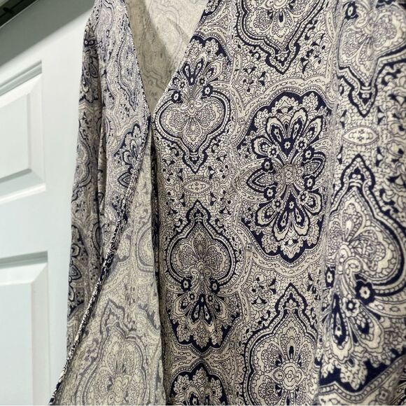 Altar’d State Blue and Tan Patterned Bell Sleeve Cross Over Blouse Size M - Picture 5 of 15